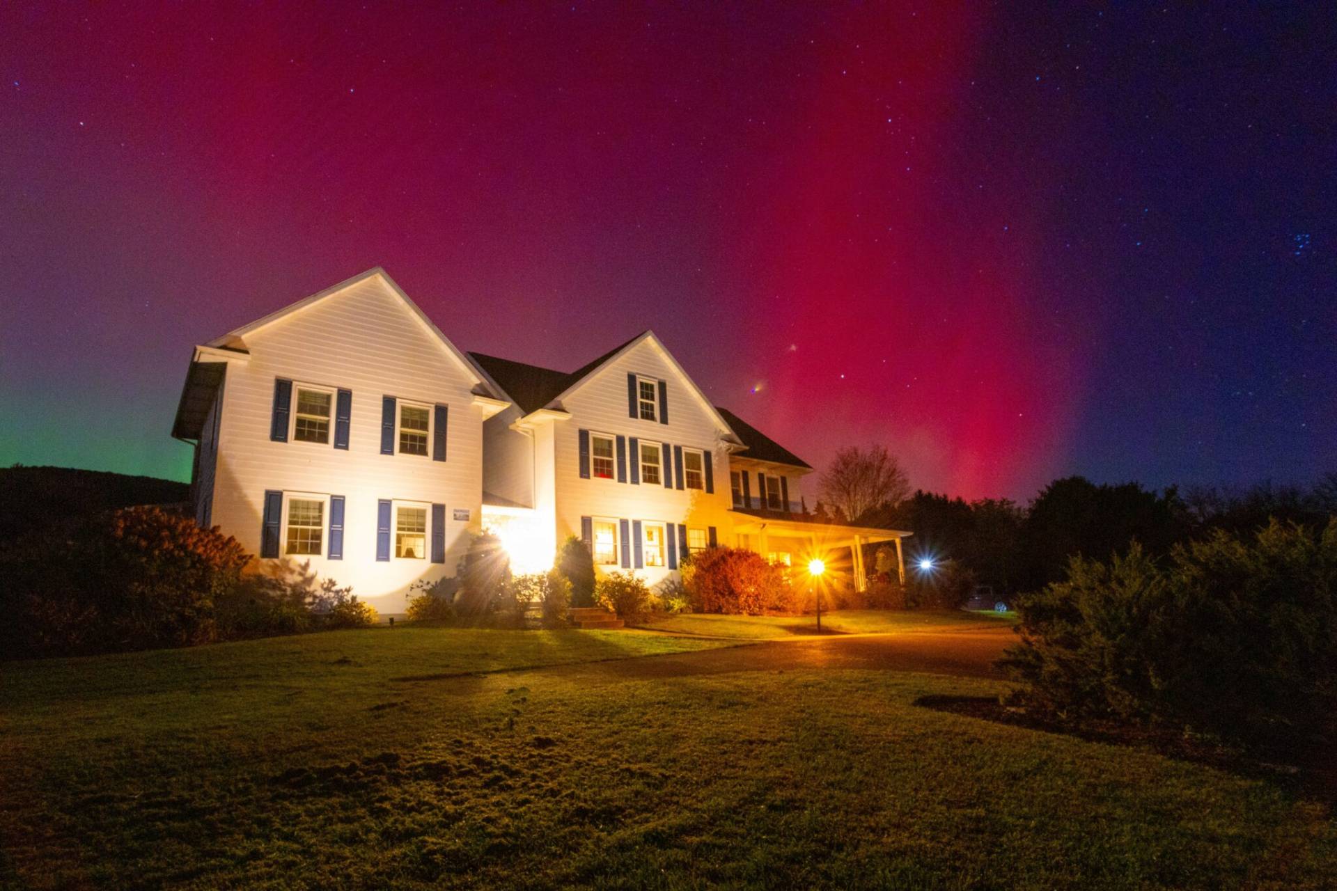 Inn at night, northern lights in thebackground